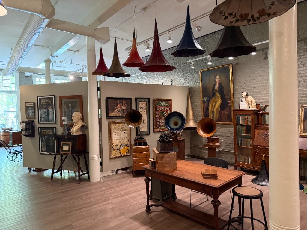 Gramophones and suspended phonograph horns in the exhibition.